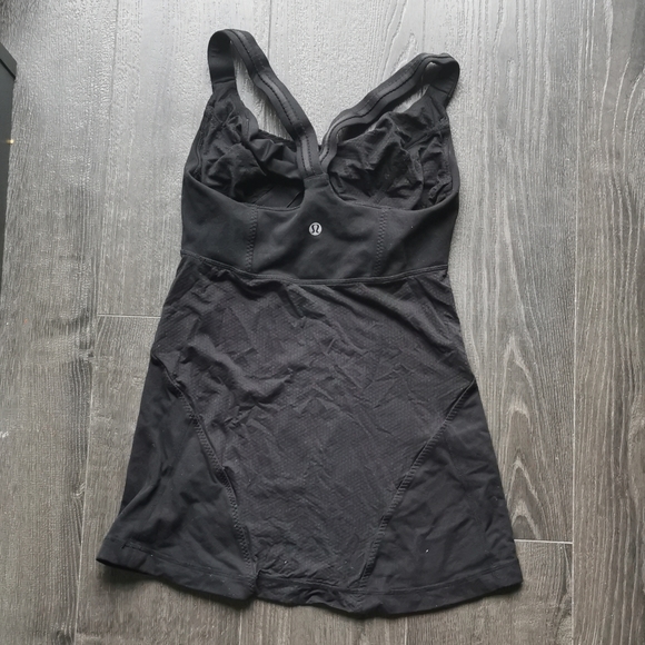 Lululemon tank top with build-in bra - Picture 2 of 3